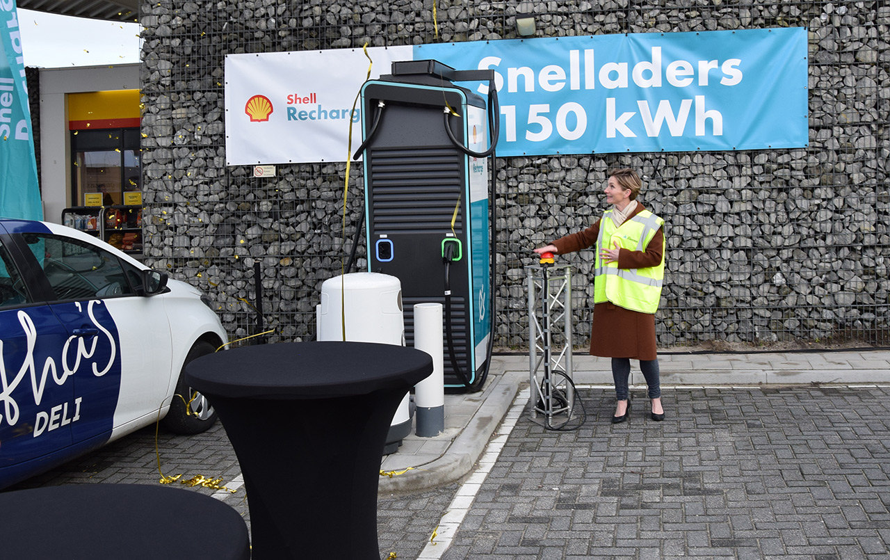 Opening snellaadplein met 100% groene stroom bij Shell Kampen